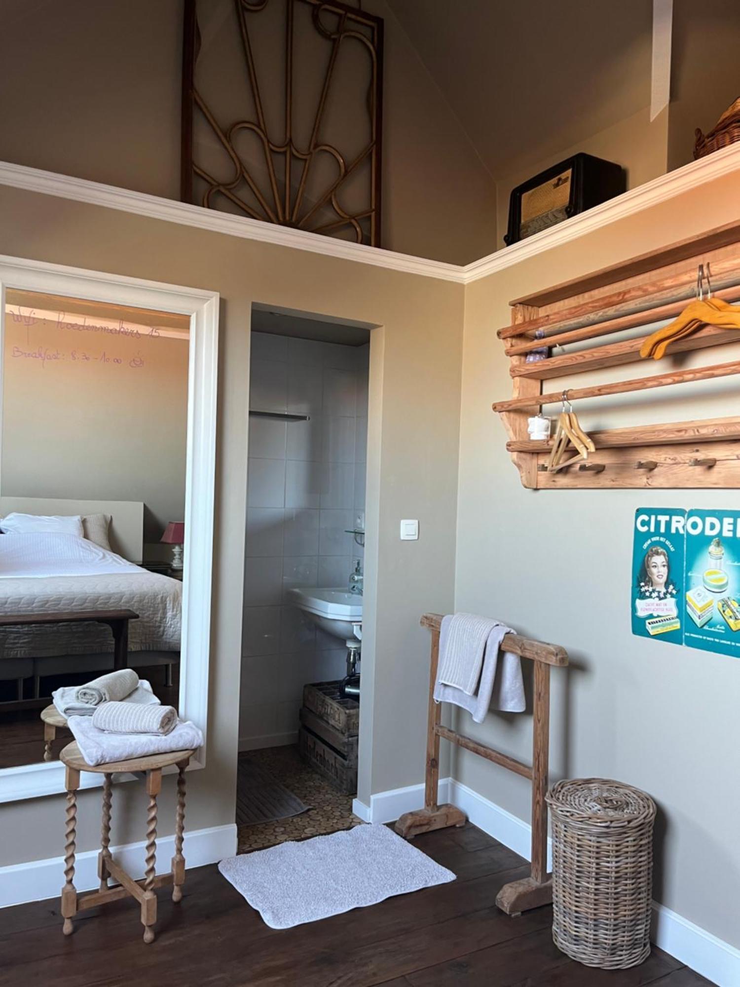 Le Flaneur Bed & Breakfast 3*